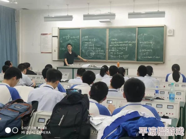 校园1v2：新学期活动引发热议，学生们积极参与多样化的团队竞技挑战赛，展现青春活力与团结精神